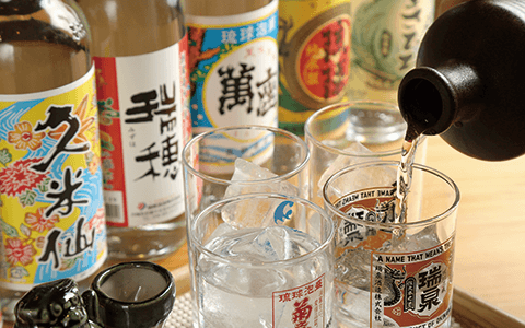 沖縄県内の全47酒造所の泡盛ご用意！